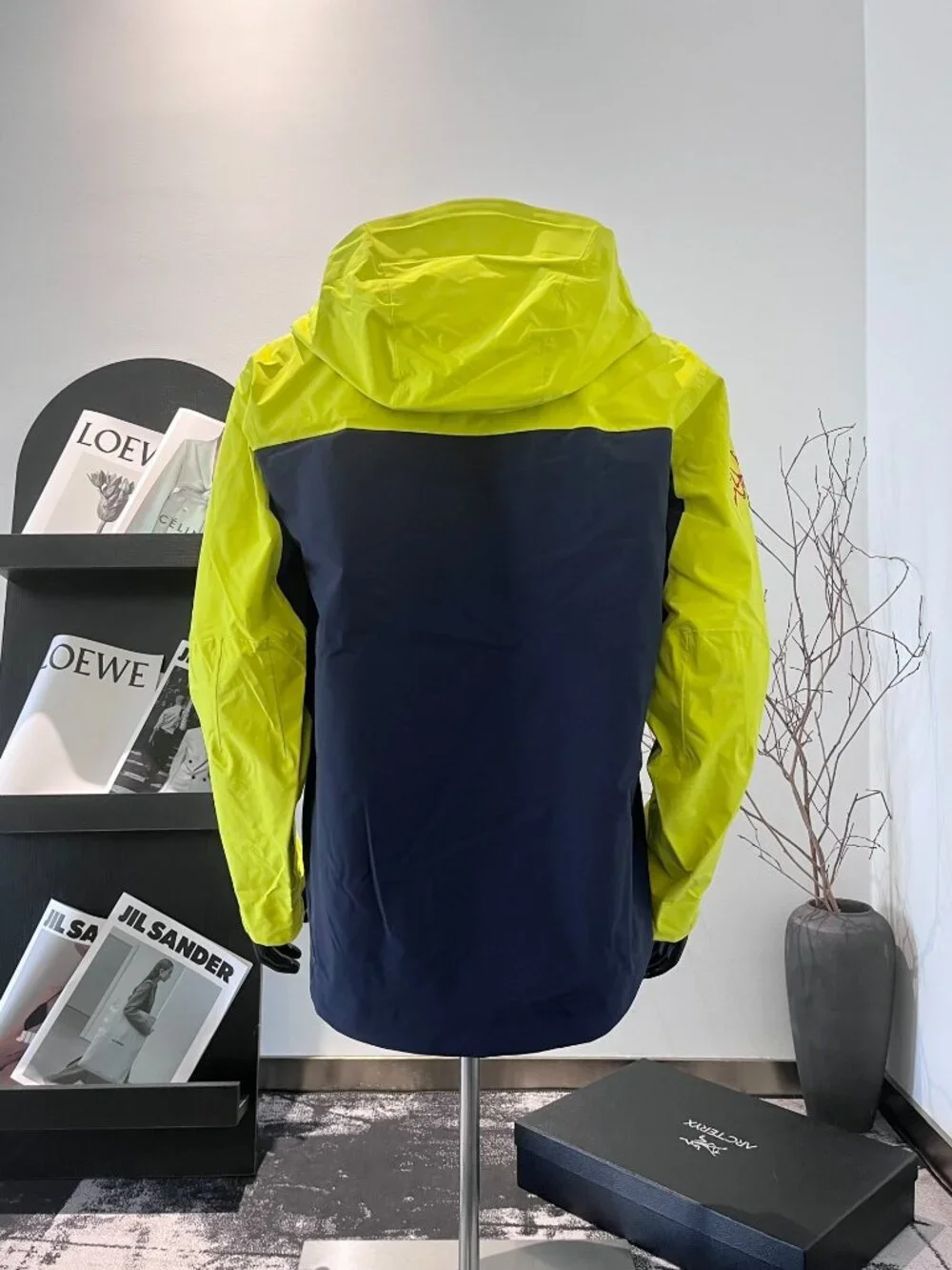 Arc'teryx GORE‑TEX Hard Shell Hooded Jacket Colorblock Yellow Navy Red XL